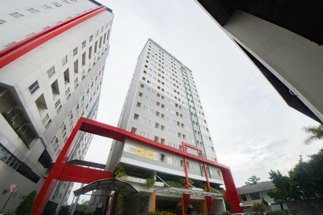 RedDoorz Apartment near Bundaran Satelit Surabaya Bagian luar foto